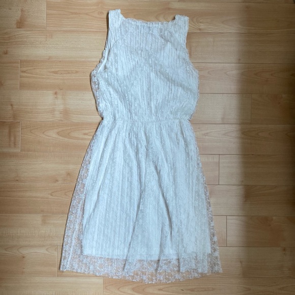 Soprano Lace Summer Dress - Picture 5 of 5